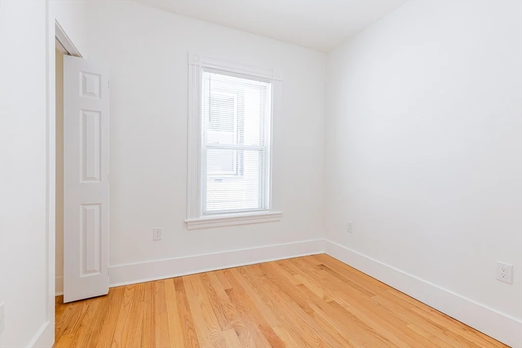 4 bed, 2 bath apartment for rent at 633 East 6th St Unit 3, South Boston — photo 14 of 15