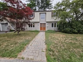 4 bed, 2 bath apartment for rent at 633 Saw Mill Brook Pkwy Unit 1, Oak Hill