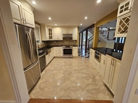 4 bed, 2 bath apartment for rent at 633 Saw Mill Brook Pkwy Unit 1, Oak Hill — photo 7 of 19