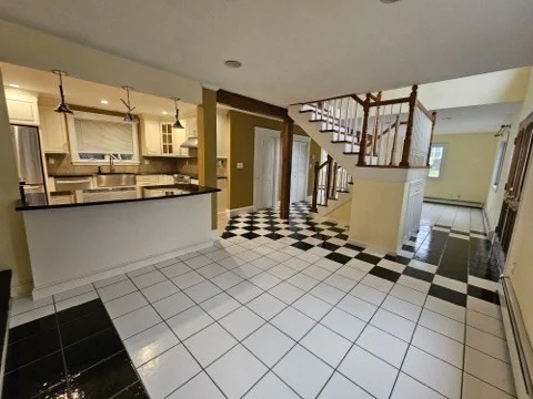 4 bed, 2 bath apartment for rent at 633 Saw Mill Brook Pkwy Unit 1, Oak Hill — photo 11 of 19