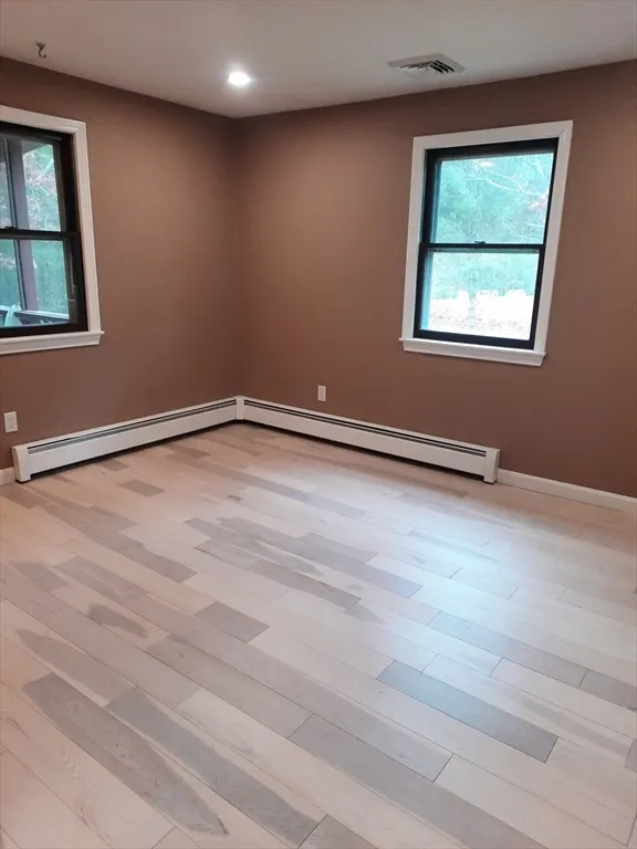 3 bed, 1 bath apartment for rent at 633 Wareham St Unit 1, Plymouth — photo 4 of 12