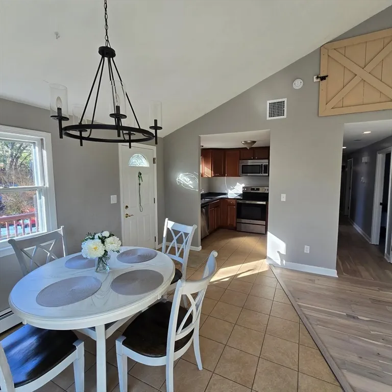 3 bed, 1 bath apartment for rent at 633 Wareham St Unit 1, Plymouth — photo 9 of 12