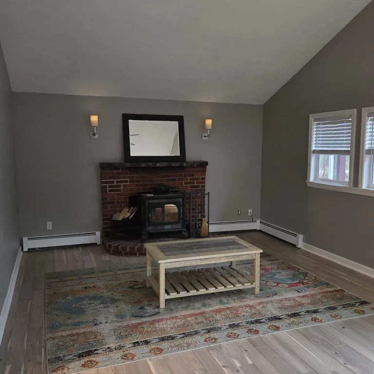 3 bed, 1 bath apartment for rent at 633 Wareham St Unit 1, Plymouth — photo 10 of 12