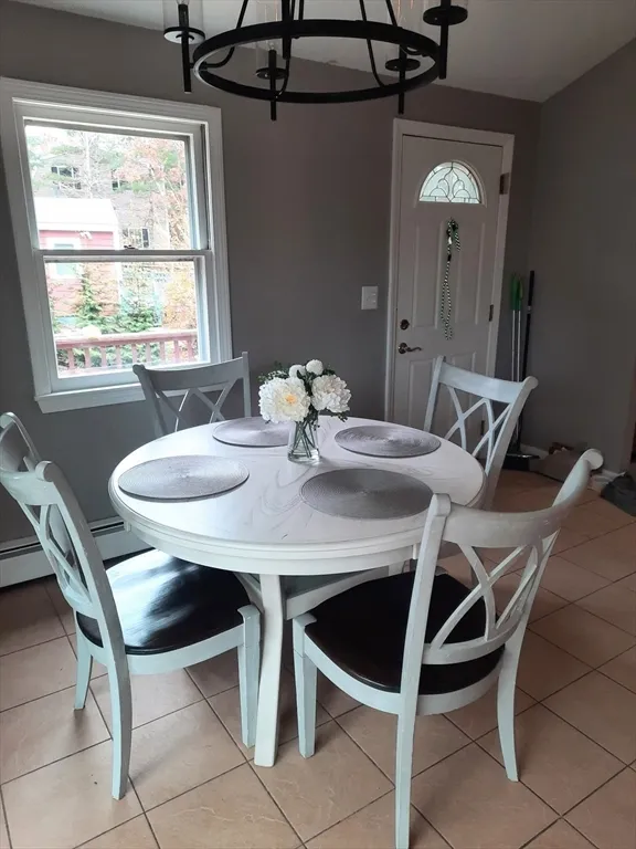 3 bed, 1 bath apartment for rent at 633 Wareham St Unit 1, Plymouth — photo 6 of 12