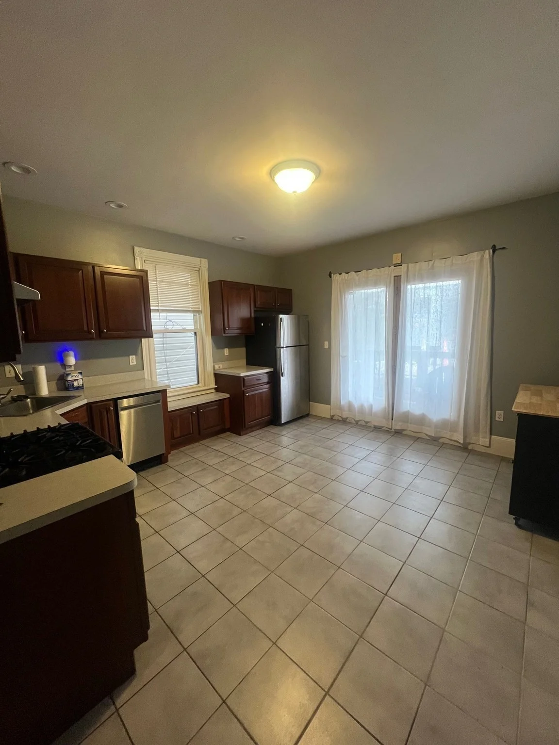 3 bed, 1 bath apartment for rent at 634 Dorchester Ave Unit 1, South Boston — photo 2 of 14