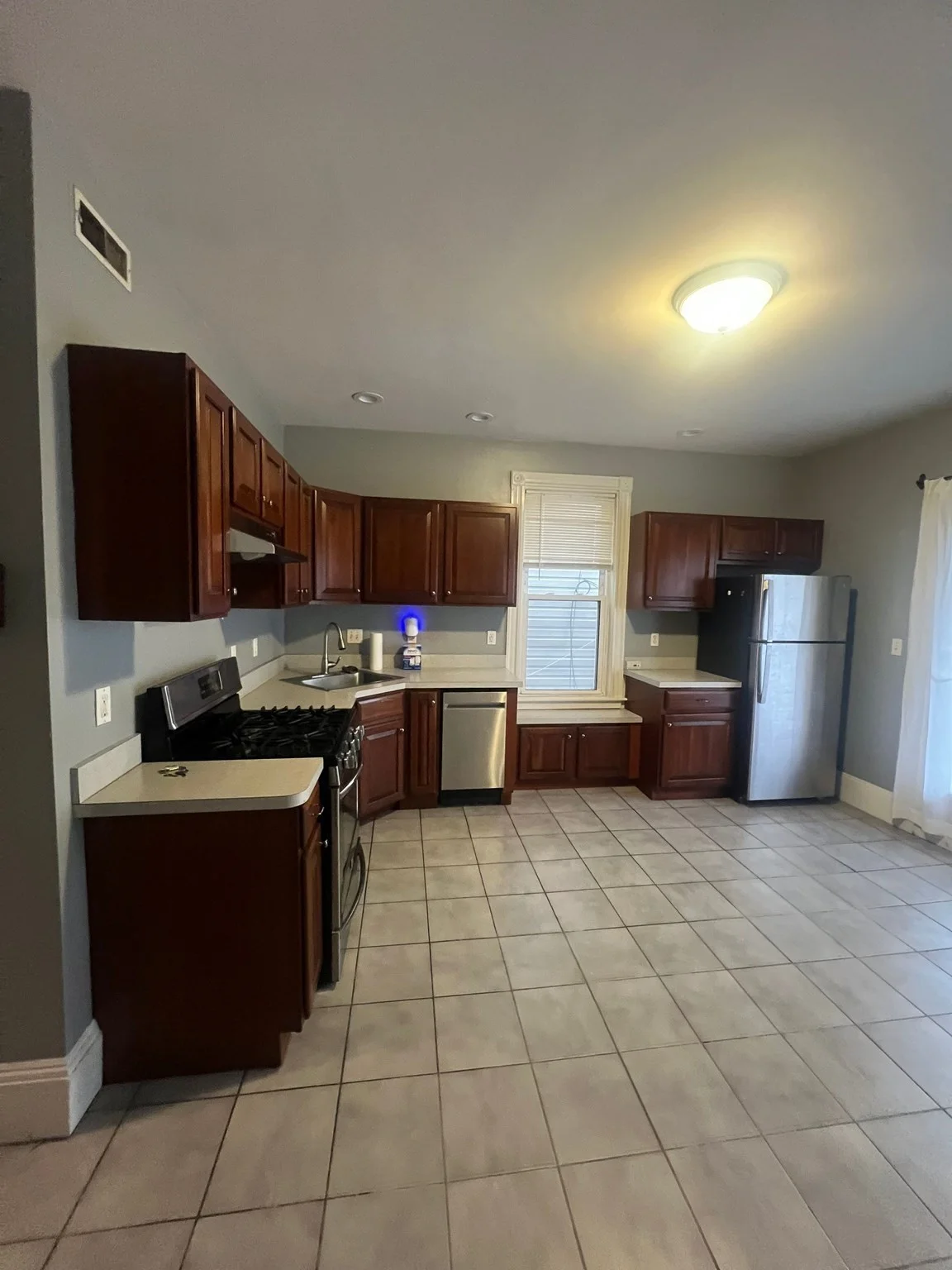3 bed, 1 bath apartment for rent at 634 Dorchester Ave Unit 1, South Boston
