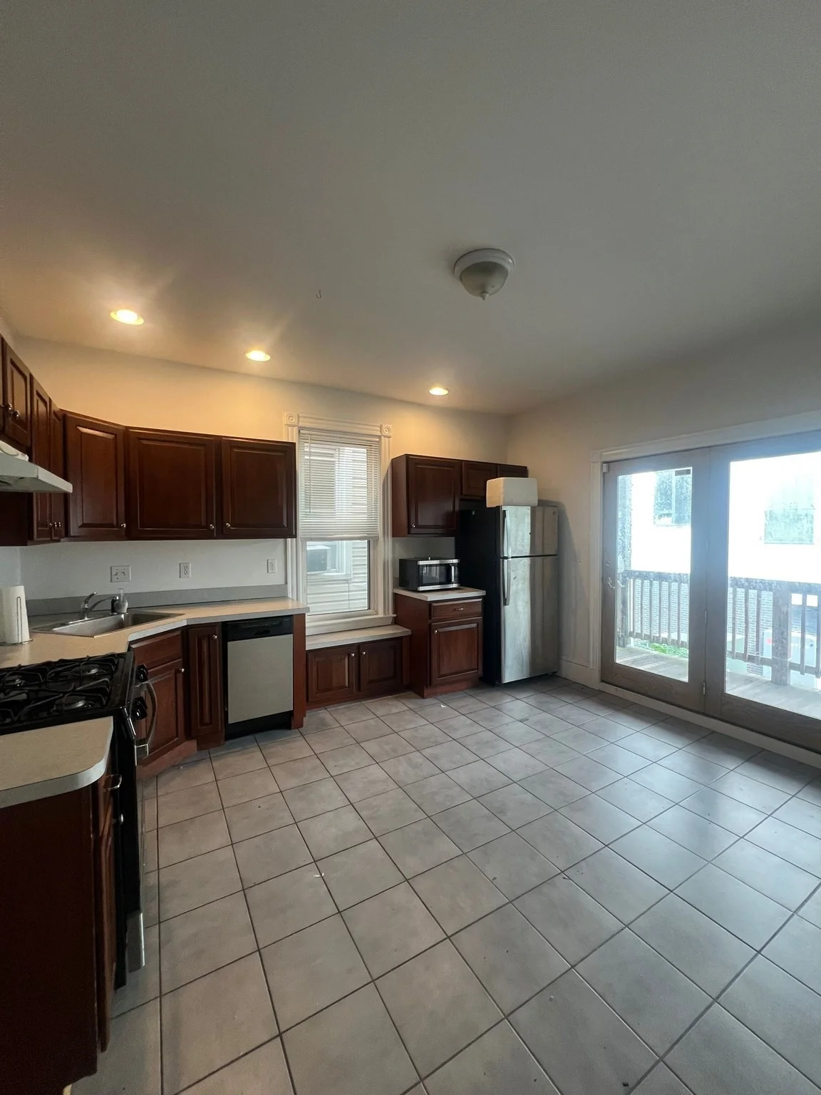 3 bed, 1 bath apartment for rent at 634 Dorchester Ave Unit 2, South Boston