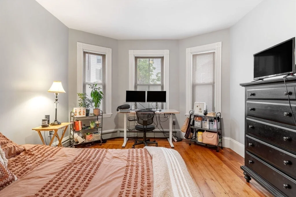 4 bed, 1 bath apartment for rent at 635 Dorchester Ave Unit 1, South Boston — photo 10 of 23
