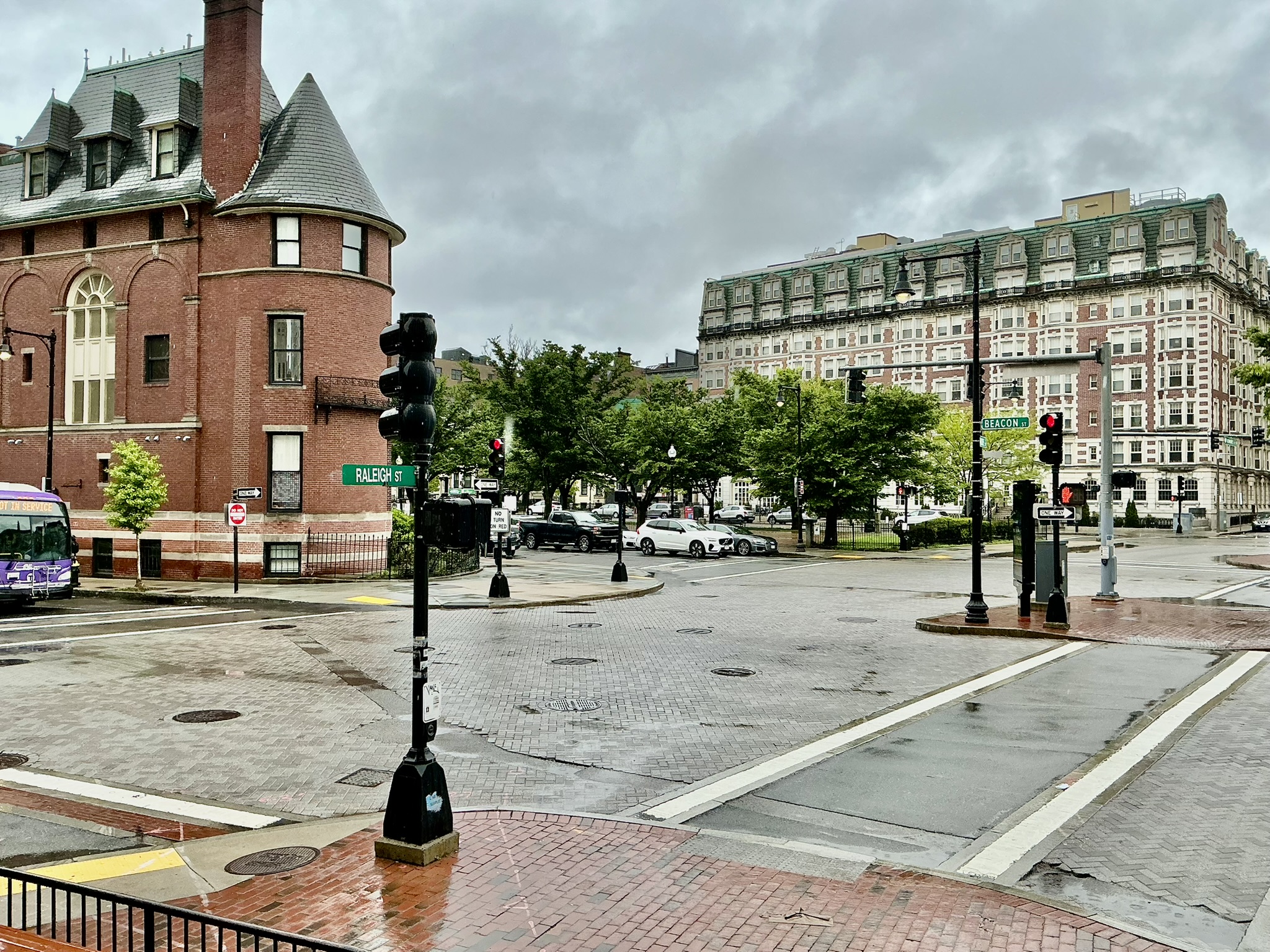 2 bed, 1 bath apartment for rent at 636 Beacon St Unit 303, Fenway — photo 3 of 32