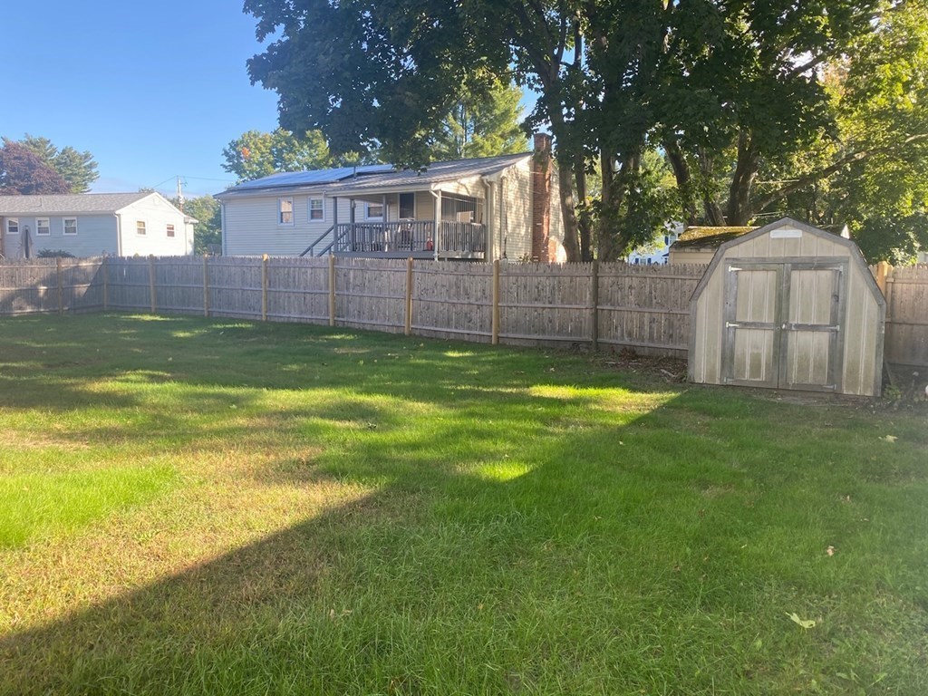 3 bed, 1 bath apartment for rent at 636 Torrey St Unit Right side, Brockton — photo 4 of 8