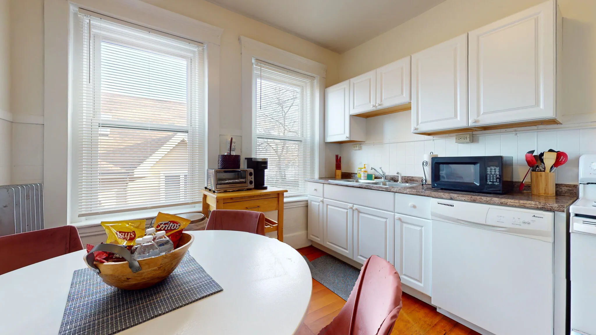 1 bed, 1 bath apartment for rent at 636 Washington St Unit 4, Aspinwall Hill — photo 5 of 14