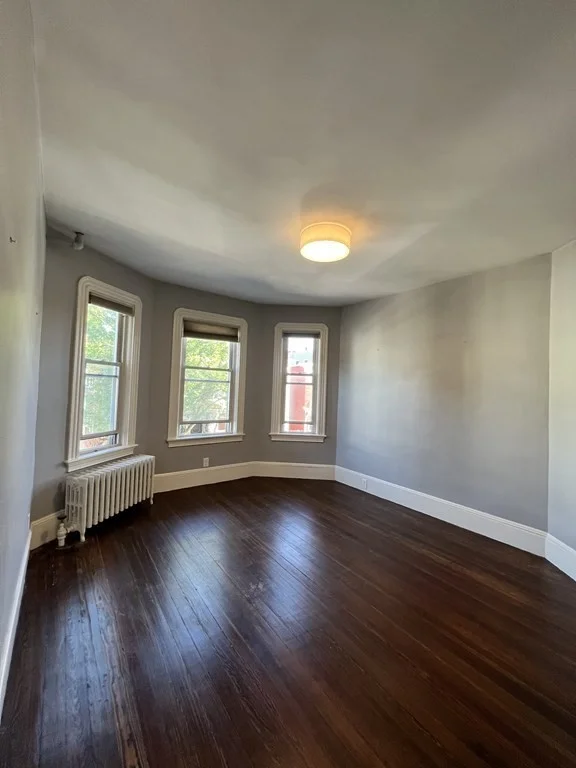 4 bed, 1 bath apartment for rent at 637 8th St Unit 2, South Boston — photo 4 of 17