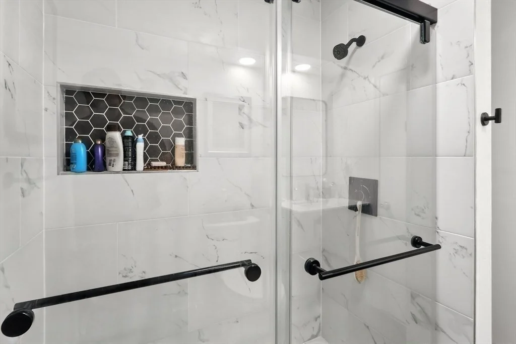 2 bed, 1 bath apartment for rent at 637 Broadway Unit 2, Everett — photo 8 of 14