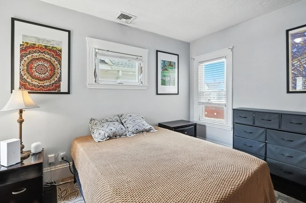 2 bed, 1 bath apartment for rent at 637 Broadway Unit 2, Everett — photo 11 of 14