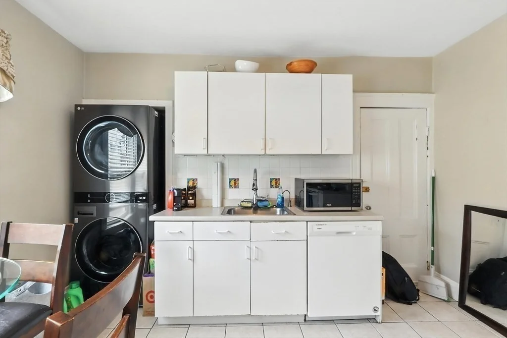 2 bed, 1 bath apartment for rent at 637 Broadway Unit 2, Everett — photo 5 of 14