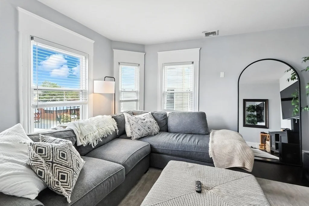 2 bed, 1 bath apartment for rent at 637 Broadway Unit 2, Everett — photo 2 of 14