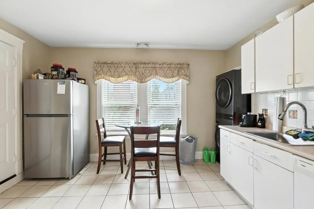 2 bed, 1 bath apartment for rent at 637 Broadway Unit 2, Everett — photo 6 of 14