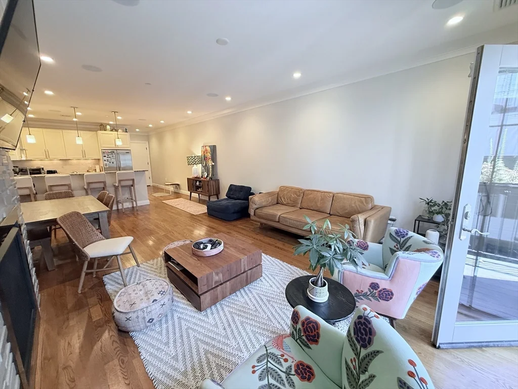 2 bed, 2 bath apartment for rent at 637 E 1st St Unit 204, South Boston — photo 12 of 37