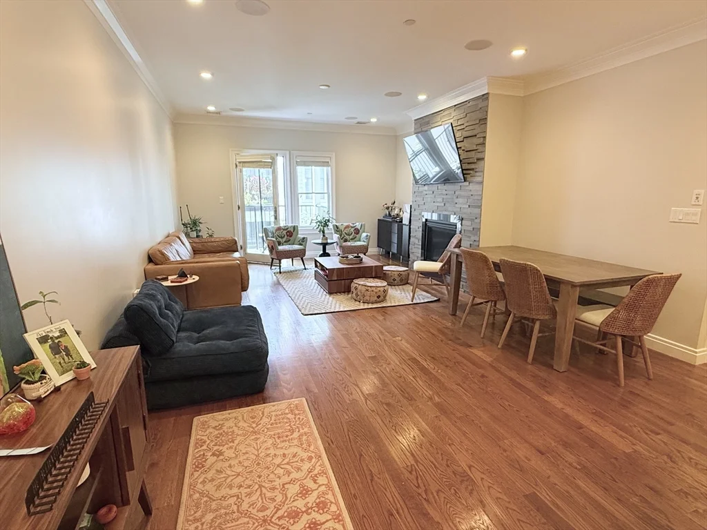 2 bed, 2 bath apartment for rent at 637 E 1st St Unit 204, South Boston — photo 6 of 37