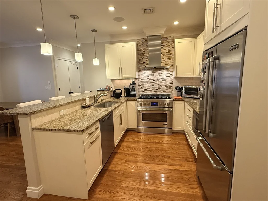 2 bed, 2 bath apartment for rent at 637 E 1st St Unit 204, South Boston — photo 3 of 37
