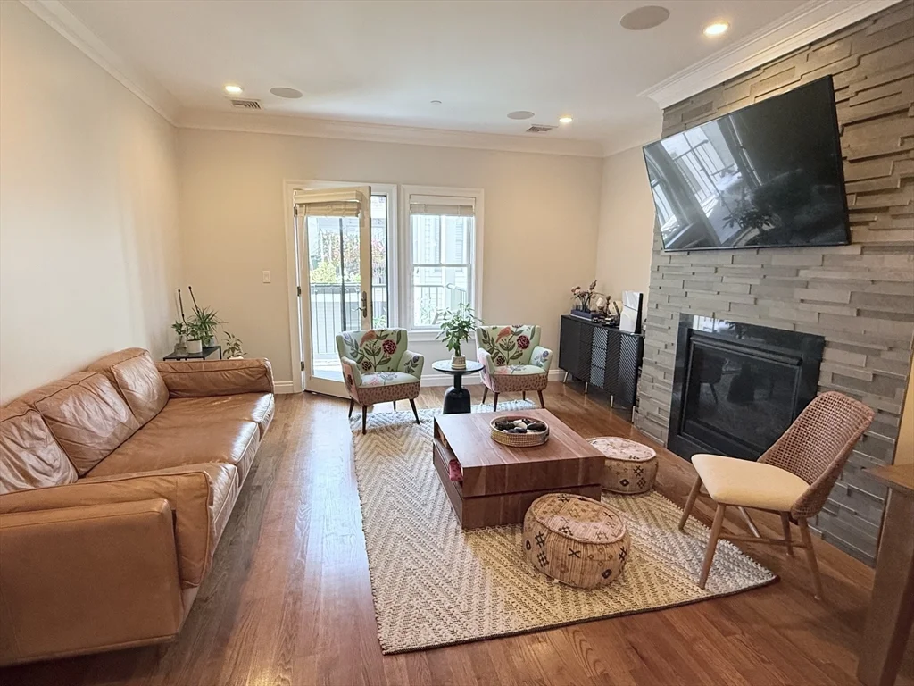 2 bed, 2 bath apartment for rent at 637 E 1st St Unit 204, South Boston — photo 8 of 37