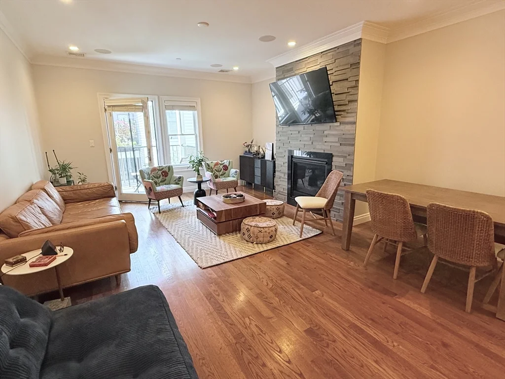 2 bed, 2 bath apartment for rent at 637 E 1st St Unit 204, South Boston — photo 7 of 37