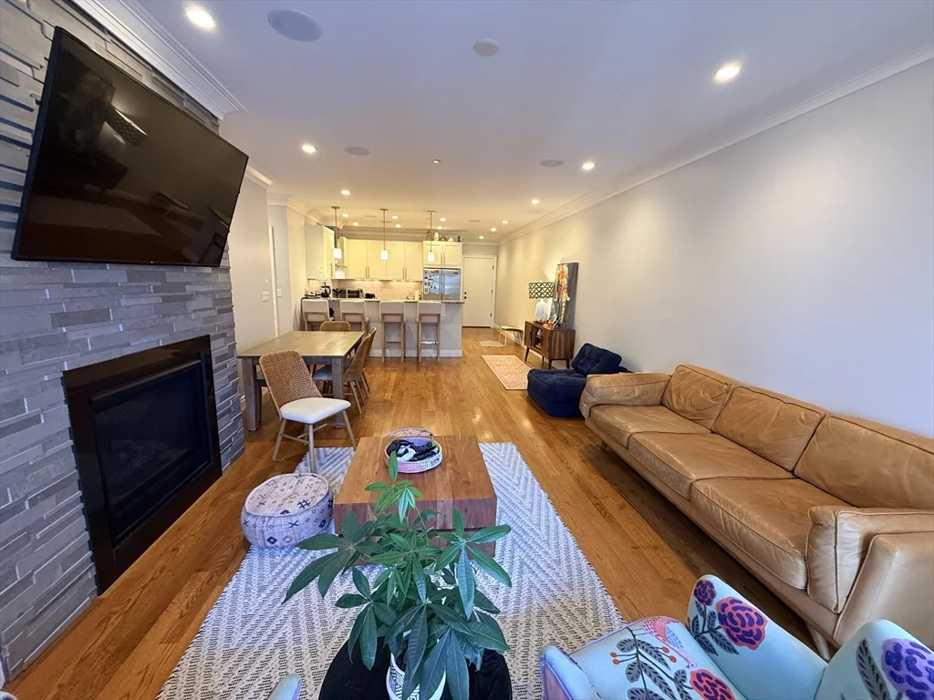 2 bed, 2 bath apartment for rent at 637 E 1st St Unit 204, South Boston — photo 10 of 37