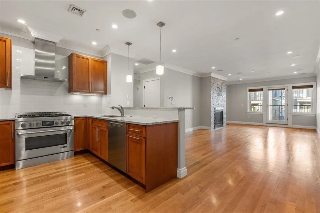 2 bed, 2 bath apartment for rent at 637 East 1st St Unit 1, South Boston — photo 4 of 19