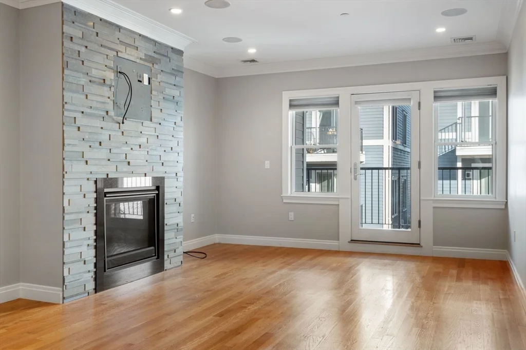 2 bed, 2 bath apartment for rent at 637 East 1st St Unit 1, South Boston — photo 2 of 19