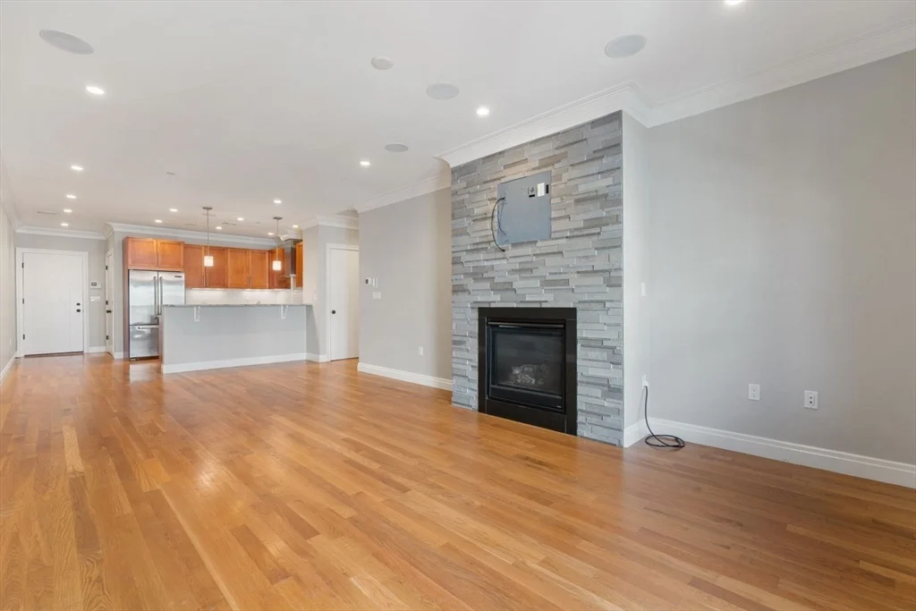 2 bed, 2 bath apartment for rent at 637 East 1st St Unit 1, South Boston — photo 3 of 19