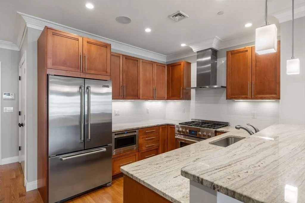 2 bed, 2 bath apartment for rent at 637 East 1st St Unit 1, South Boston — photo 5 of 19