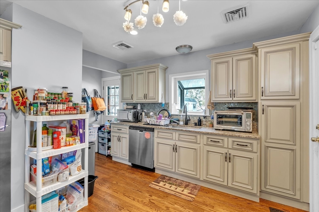 3 bed, 2 bath apartment for rent at 638 Main St, Walpole — photo 5 of 18