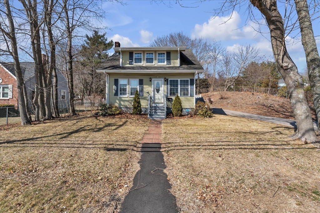 3 bed, 2 bath apartment for rent at 638 Main St, Walpole — photo 1 of 18
