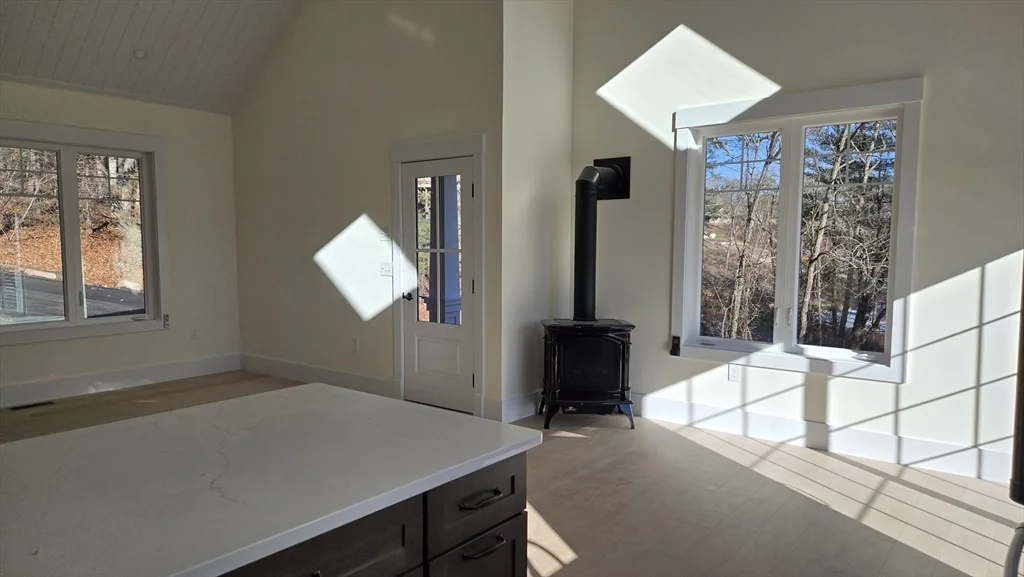 2 bed, 1 bath apartment for rent at 639 E Broadway Unit A, Riverside — photo 5 of 11