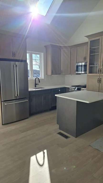 2 bed, 1 bath apartment for rent at 639 E Broadway Unit A, Riverside — photo 11 of 11
