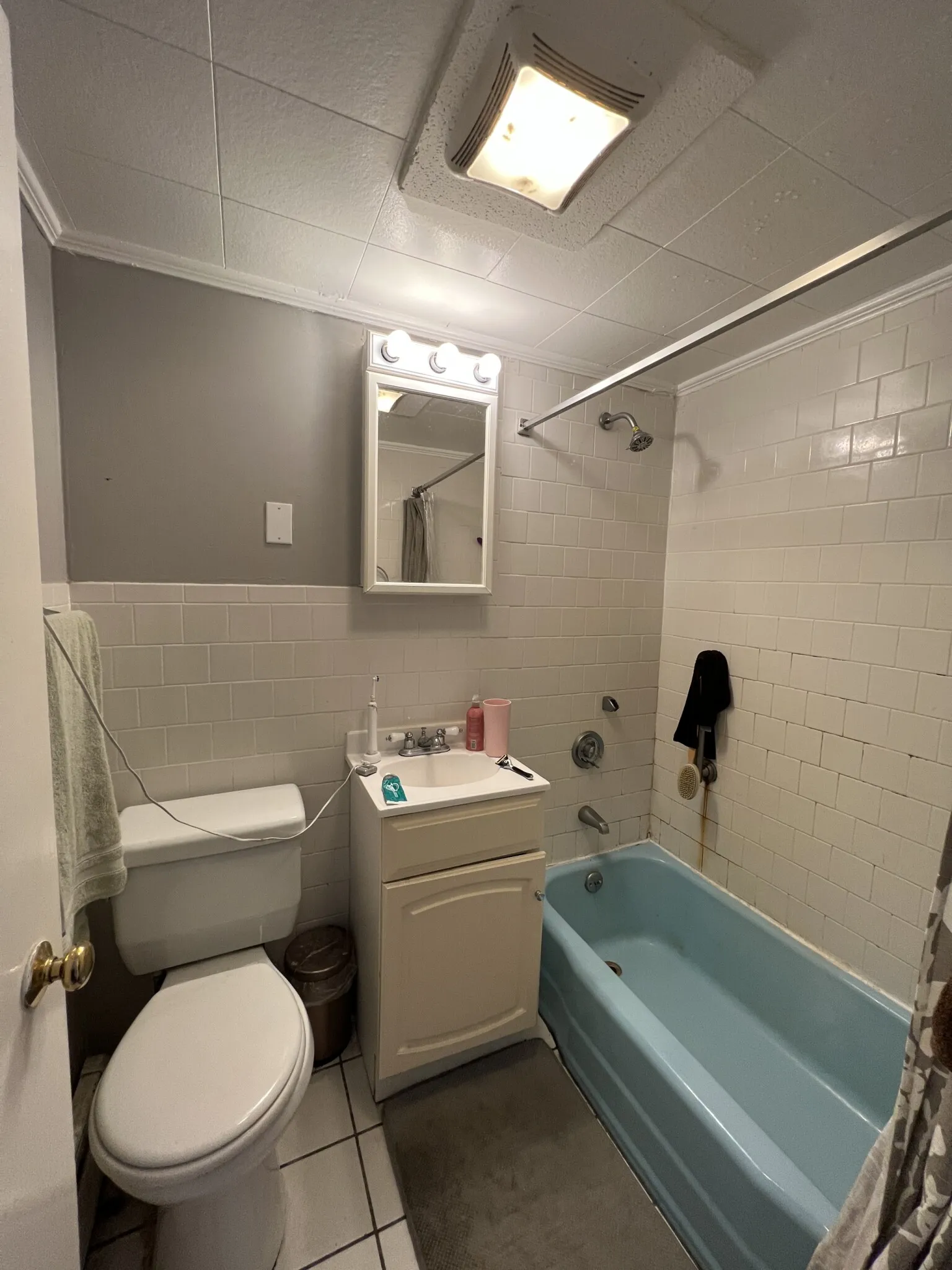 Studio bed, 1 bath apartment for rent at 639 Somerville Ave Unit 01, Spring Hill — photo 4 of 8