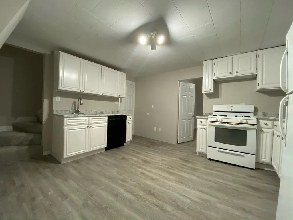 2 bed, 1 bath apartment for rent at 64 Arnold St Unit 2, Quincy — photo 2 of 8