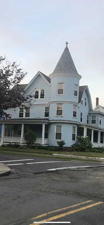 1 bed, 1 bath apartment for rent at 64 Atlantic St Unit 2, Lynn