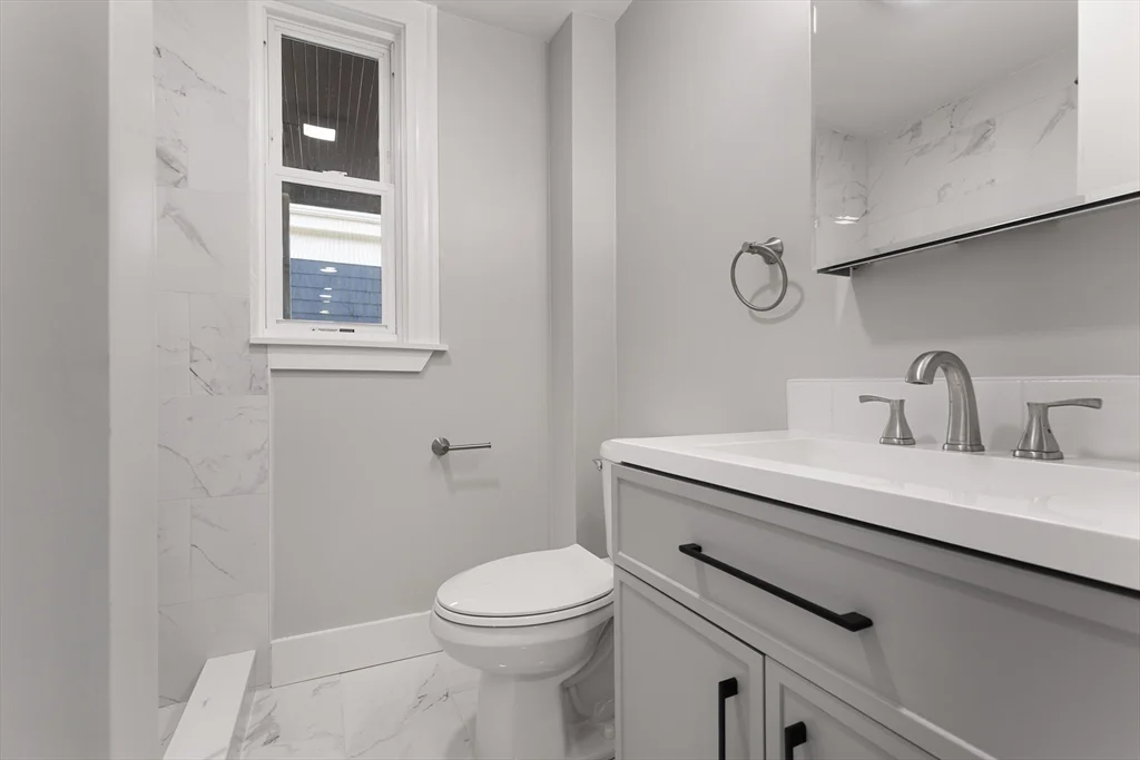 3 bed, 2 bath apartment for rent at 64 Bakersfield Unit 3, Dorchester — photo 10 of 20