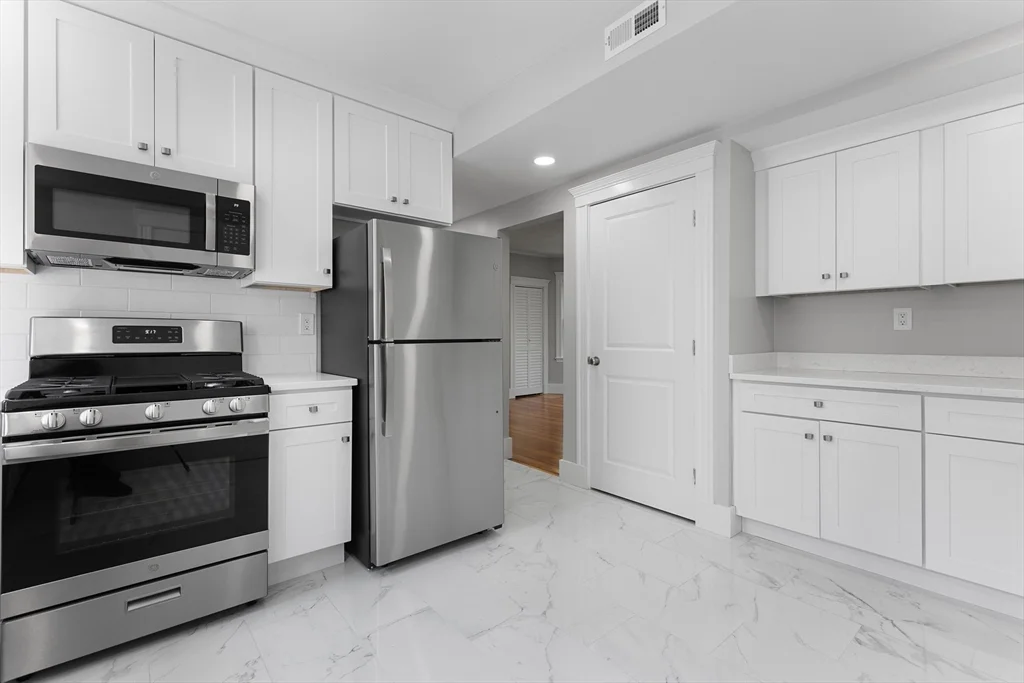 3 bed, 2 bath apartment for rent at 64 Bakersfield Unit 3, Dorchester — photo 2 of 20