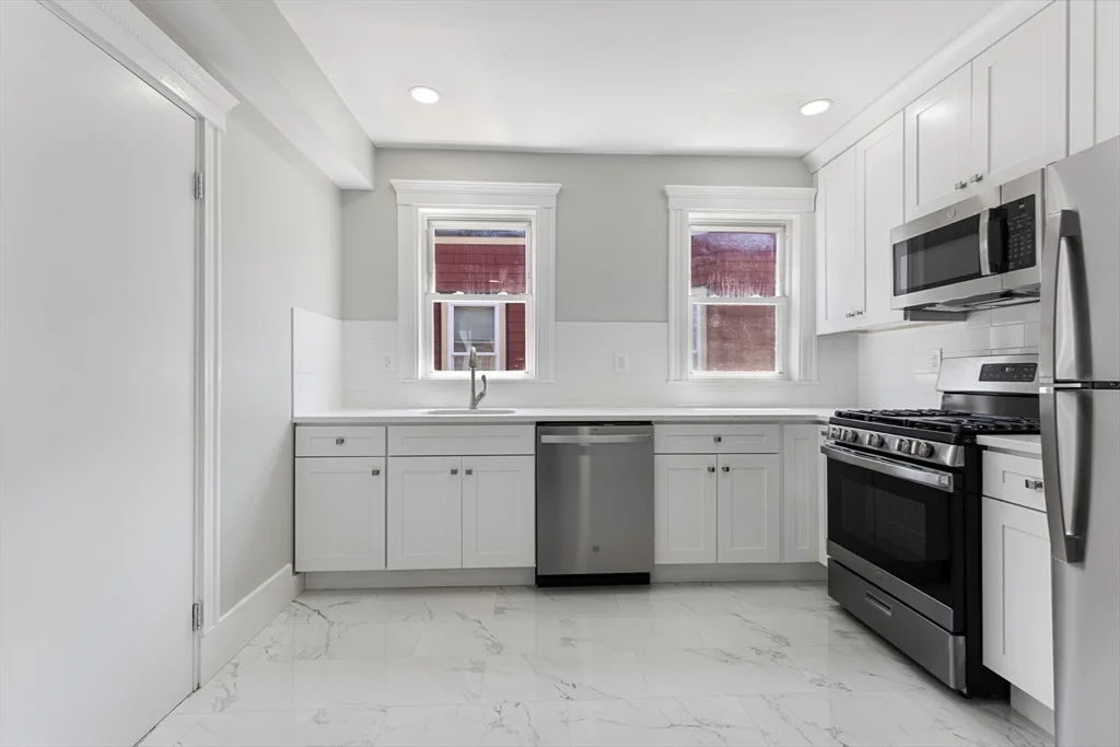 3 bed, 2 bath apartment for rent at 64 Bakersfield Unit 3, Dorchester — photo 3 of 20