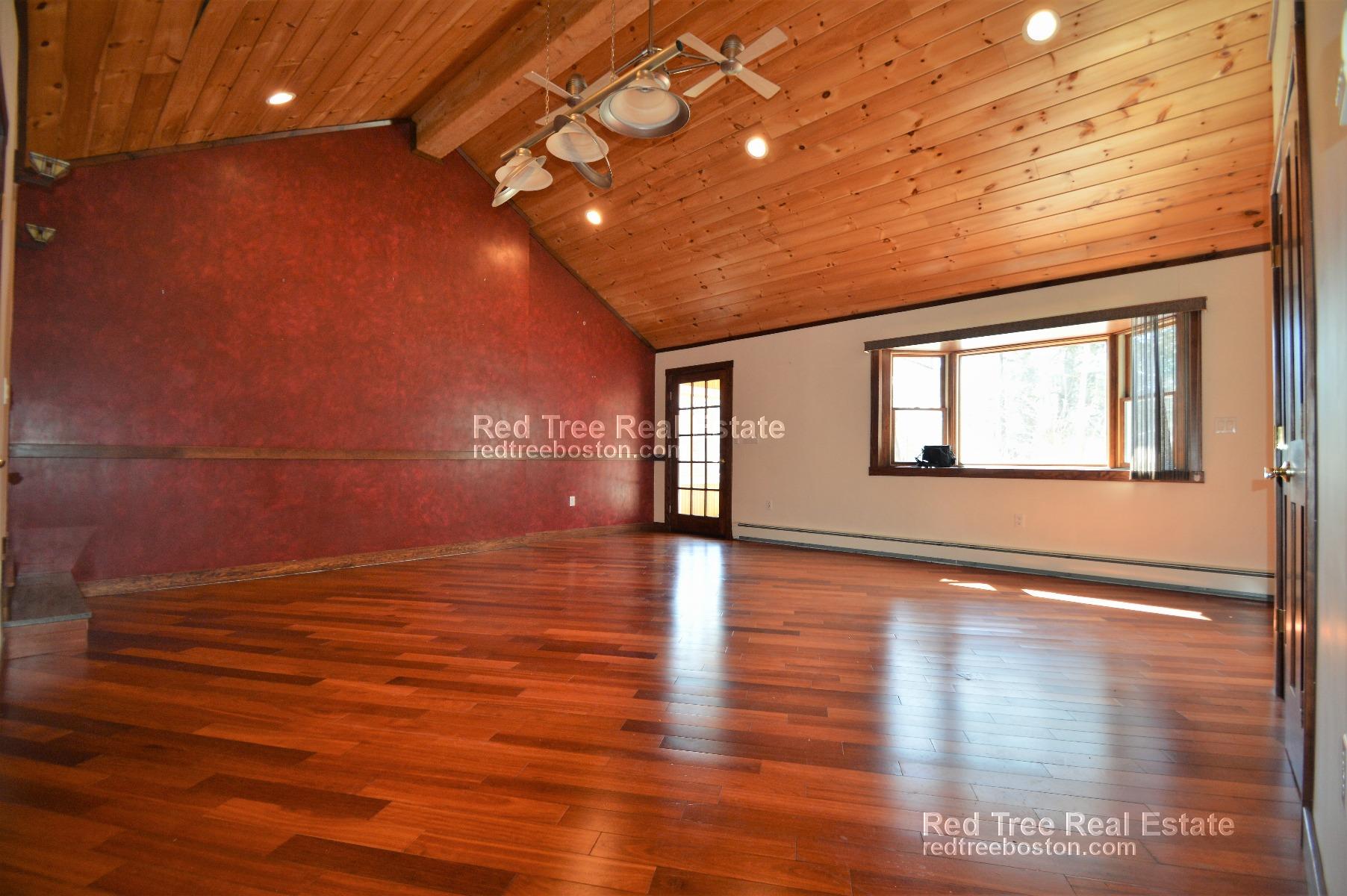 3 bed, 2.5 bath apartment for rent at 64 Ballardvale St Unit 1, Wilmington — photo 2 of 25
