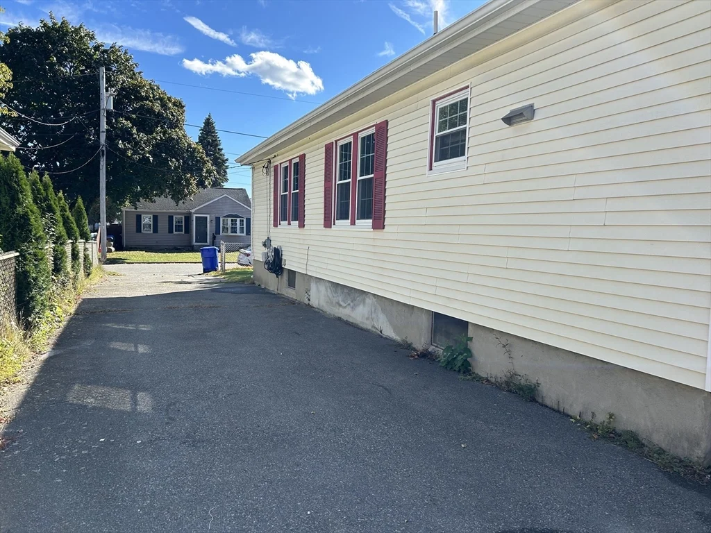 3 bed, 1 bath apartment for rent at 64 Bassett St, Pawtucket — photo 16 of 16
