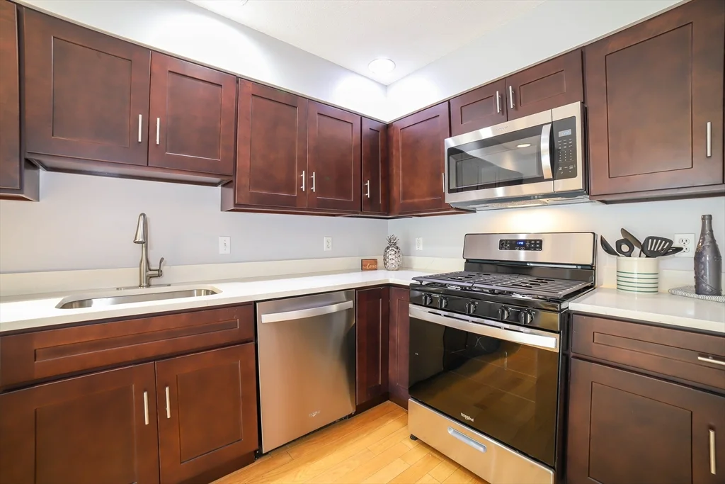 2 bed, 1 bath apartment for rent at 64 Camelot Dr Unit 64, Tatnuck — photo 7 of 36