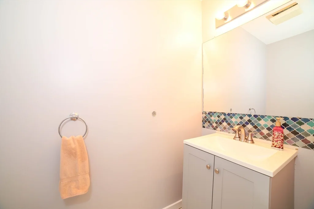 2 bed, 1 bath apartment for rent at 64 Camelot Dr Unit 64, Tatnuck — photo 10 of 36