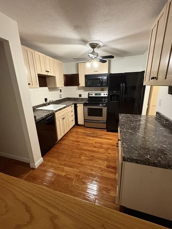 2 bed, 1 bath apartment for rent at 64 Carter St Unit 7, Newburyport — photo 2 of 9
