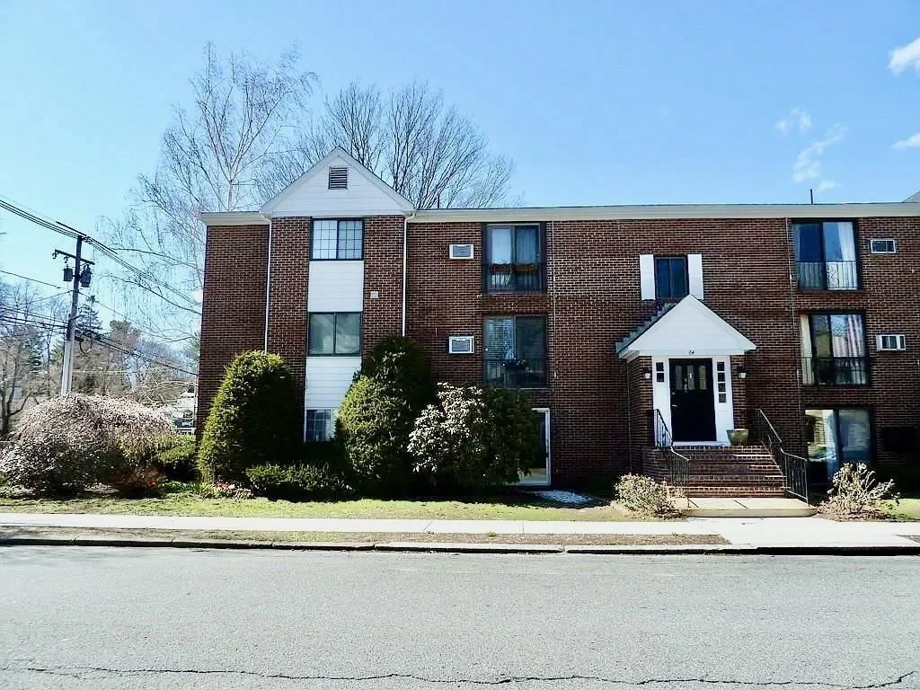 2 bed, 1 bath apartment for rent at 64 Carter St Unit 7, Newburyport — photo 1 of 9