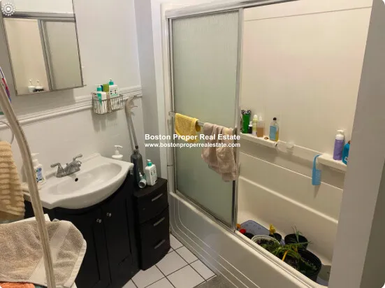 3 bed, 1 bath apartment for rent at 64 Charlesgate East Unit 68, Fenway — photo 14 of 17