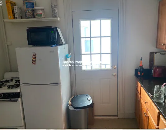3 bed, 1 bath apartment for rent at 64 Charlesgate East Unit 68, Fenway — photo 11 of 17