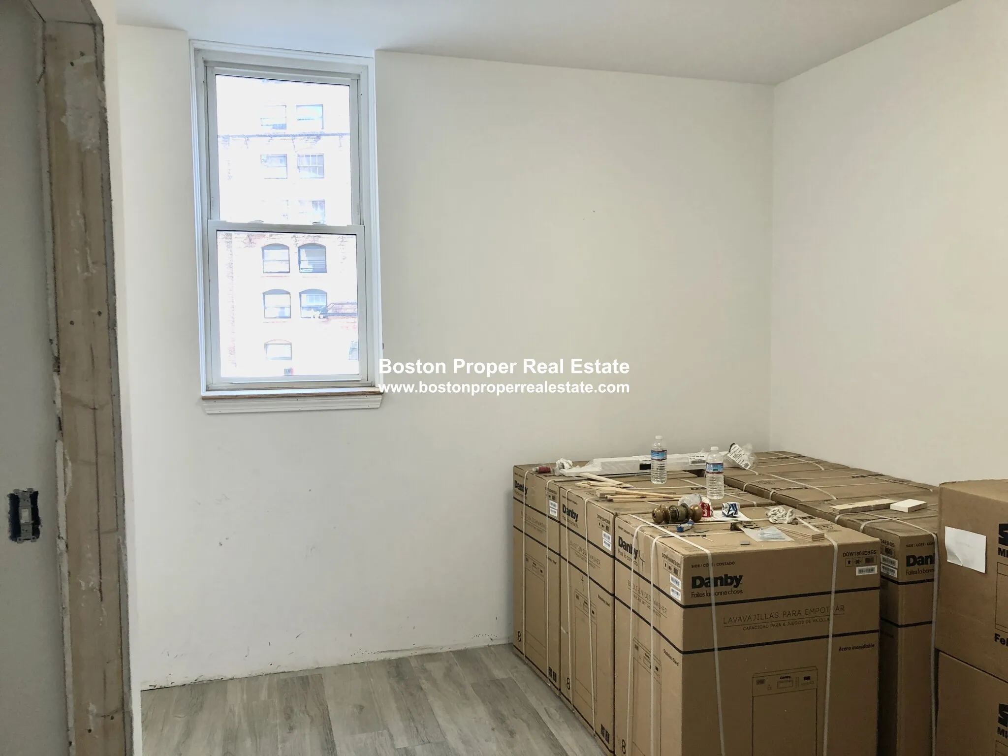 4 bed, 1 bath apartment for rent at 64 Charlesgate East Unit B2, Fenway — photo 4 of 10